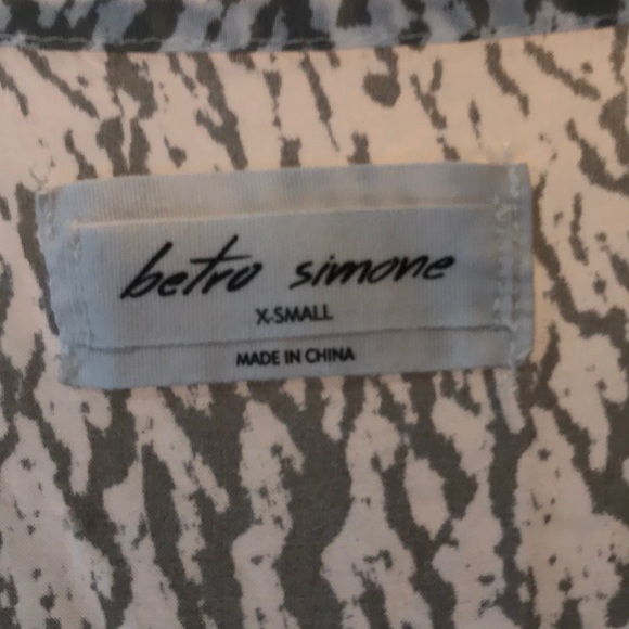 XS Betro Simone swim cover up romper - Picture 2 of 6